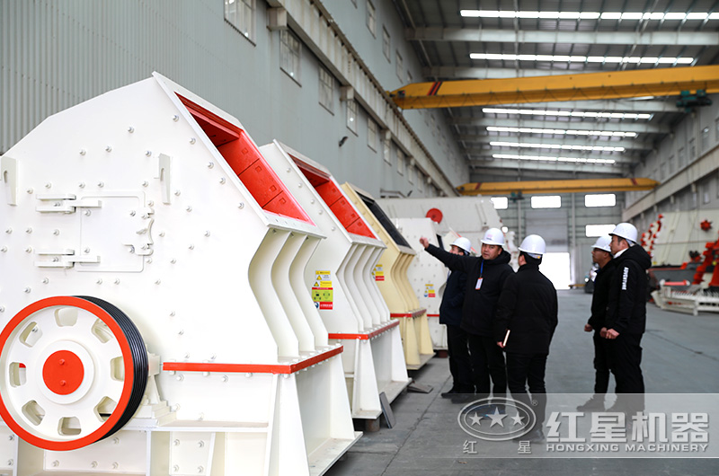 客戶來廠考察錘破機