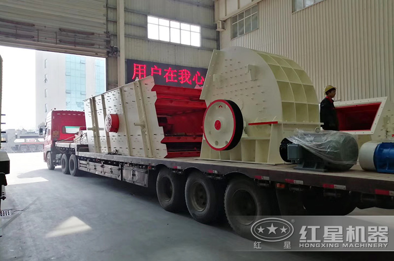 錘式打沙機(jī)裝好車準(zhǔn)備發(fā)貨中